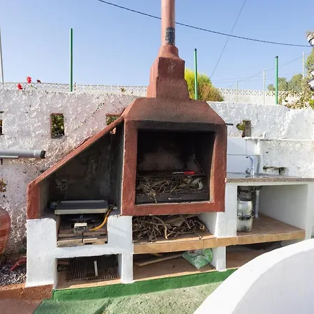 Mountain, Seaviews, And Pool Relax By Sunkeyrents Holiday home Fasnia