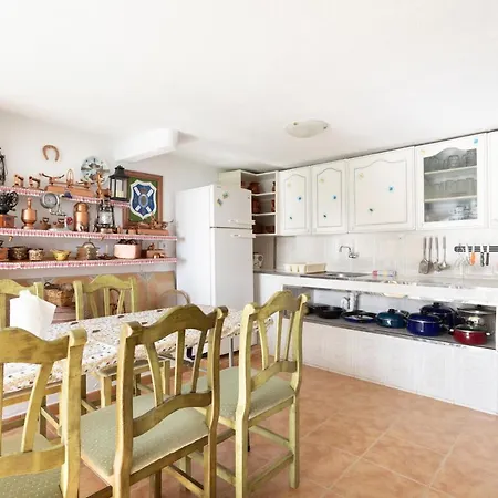 Holiday home Mountain, Seaviews, And Pool Relax By Sunkeyrents