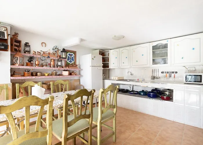 Holiday home Mountain, Seaviews, And Pool Relax By Sunkeyrents